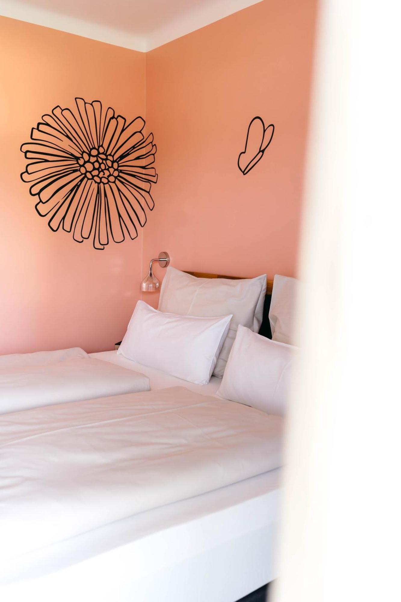 Pension Blumenwiese - Mitten Im Thermenland Burgau Екстер'єр фото